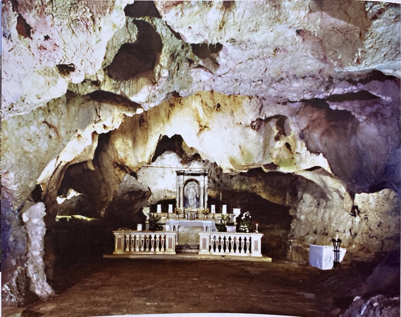 Il culto micaelico nelle grotte di Cagnano Varano e del Gargano