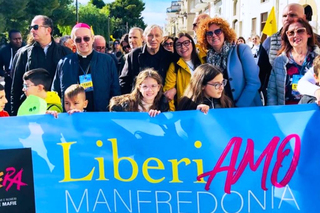 Don Ciotti E Padre Moscone Alla Manifestazione Di Libera Manfredonia News Notizie E News Su